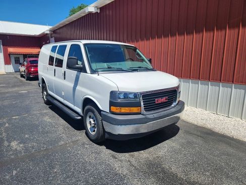 Used 2017 GMC Savana 2500 RWD image 7
