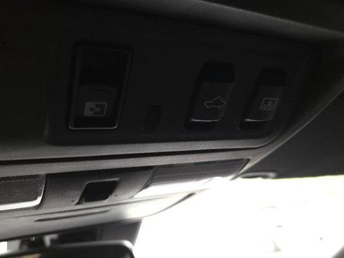 Used 2021 Nissan Titan PRO-4X w/ Pro-4x Convenience Package AWD/4WD image 15