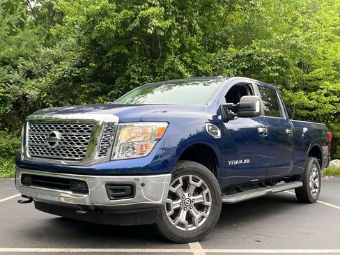 Used 2018 Nissan Titan SV w/ SV Convenience Package AWD/4WD image 7