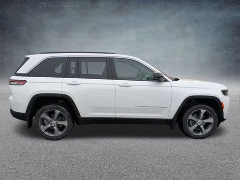 New 2026 Jeep Grand Cherokee Limited AWD/4WD image 3