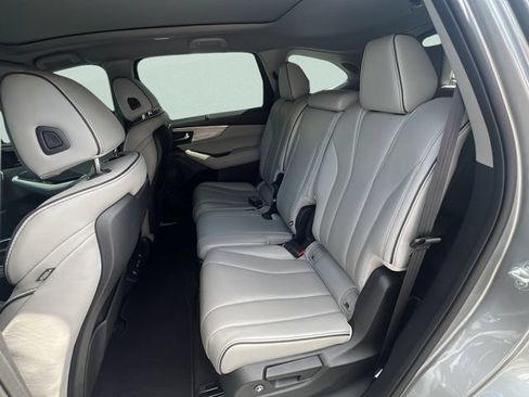Used 2023 Acura MDX w/ Advance Package AWD/4WD image 10