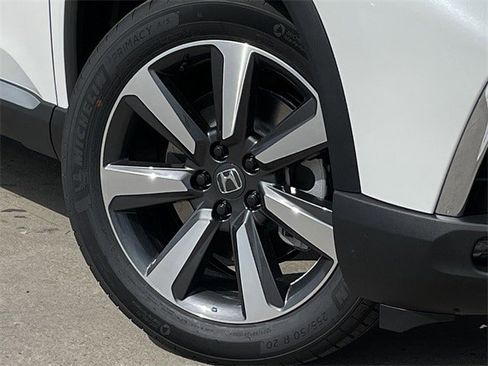 New 2025 Honda Pilot Touring image 9