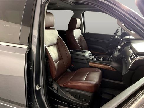 Used 2020 Chevrolet Suburban Premier w/ Premier Plus Edition AWD/4WD image 9
