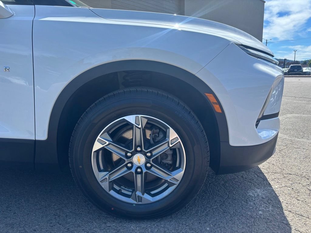 Used 2024 Chevrolet Blazer LT w/ Convenience Package FWD image 2