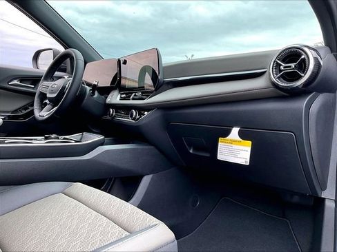 New 2026 Chevrolet Equinox LT w/ Convenience Package II FWD image 9