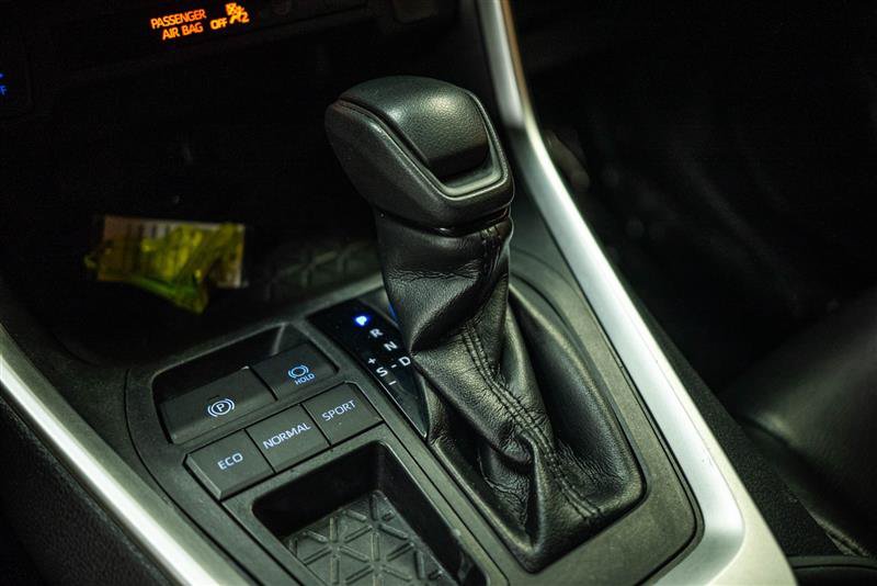Used 2019 Toyota RAV4 XLE w/ Carpet Mat Package FWD image 18