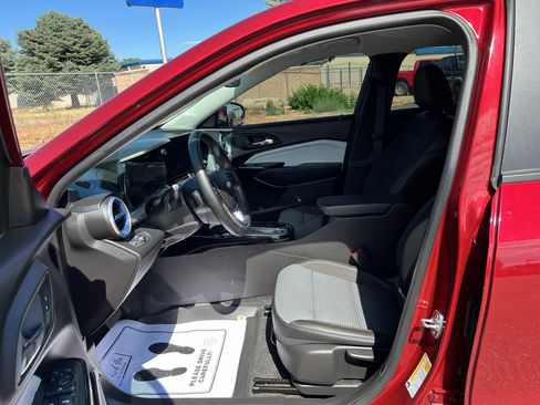 Used 2025 Chevrolet Trax LT w/ Driver Confidence Package FWD image 19