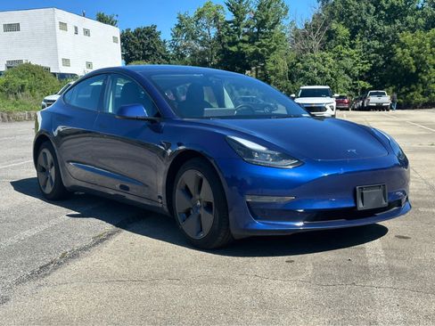 Used 2023 Tesla Model 3 Standard Range RWD image 3