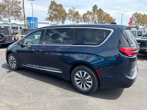 Used 2023 Chrysler Pacifica Limited FWD image 22