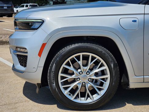 Used 2022 Jeep Grand Cherokee Summit AWD/4WD image 8