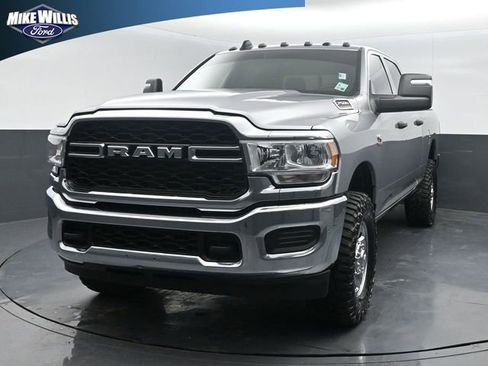 Used 2024 RAM 2500 Tradesman w/ Chrome Appearance Group AWD/4WD image 3