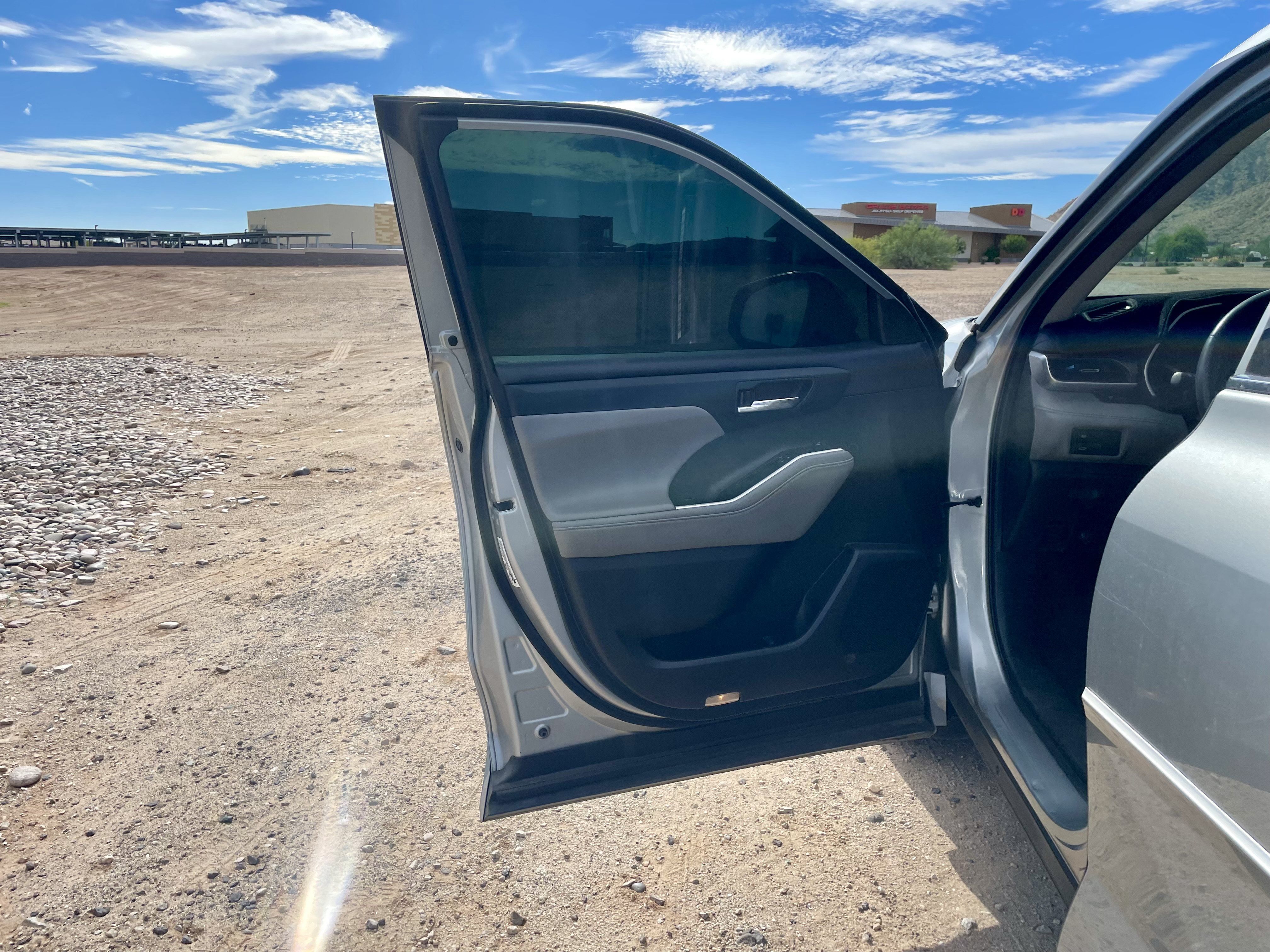 Used 2021 Toyota Highlander XLE AWD/4WD image 12