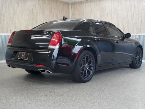Used 2019 Chrysler 300 S AWD/4WD image 10