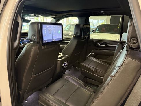 Used 2021 GMC Yukon Denali w/ Denali Premium Package image 11
