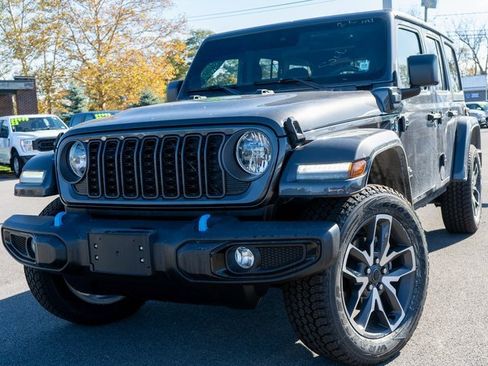 Used 2024 Jeep Wrangler Unlimited w/ Convenience Group image 1