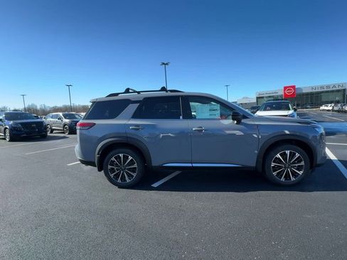 New 2026 Nissan Pathfinder Platinum image 9