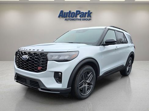 Used 2026 Ford Explorer ST AWD/4WD image 3