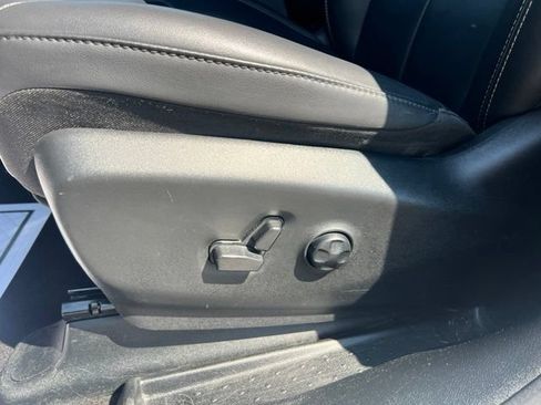 Used 2024 Chrysler Pacifica Limited FWD image 20