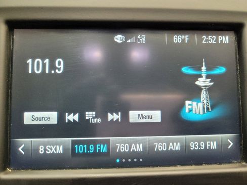 Used 2018 Chevrolet Equinox LT FWD image 25
