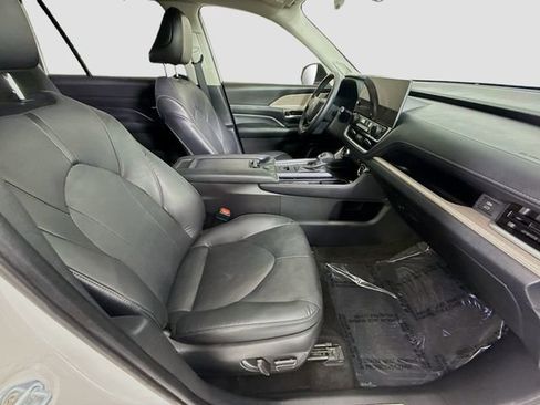 Certified 2024 Toyota Grand Highlander XLE image 28
