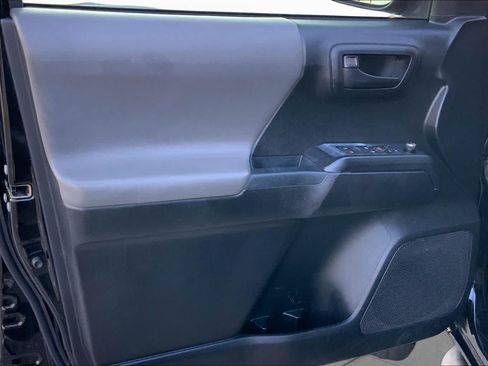 Used 2017 Toyota Tacoma SR RWD image 20