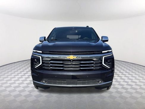 Used 2025 Chevrolet Suburban Premier RWD image 2