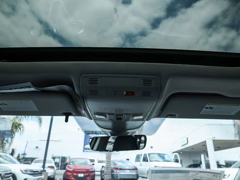 New 2025 Volkswagen Taos SE image 32