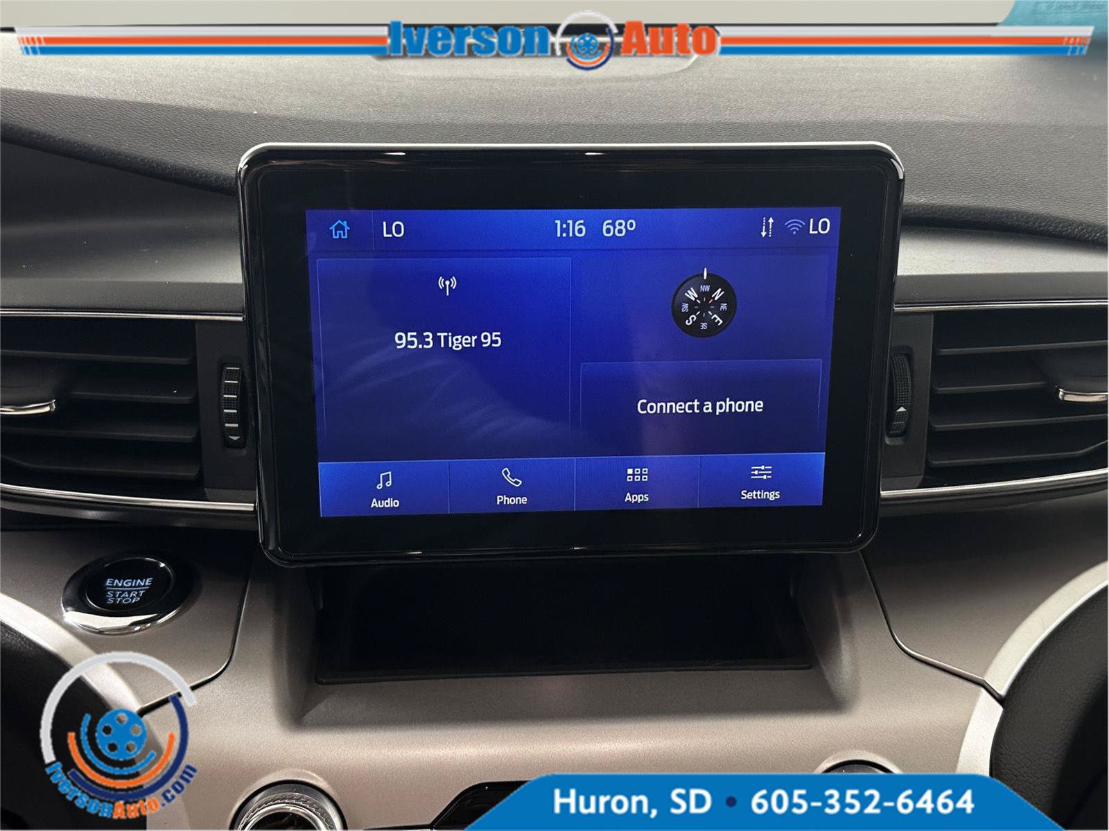 Used 2022 Ford Explorer XLT w/ Equipment Group 202A AWD/4WD image 18
