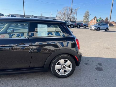 Used 2019 MINI Cooper 2-Door Hardtop image 6