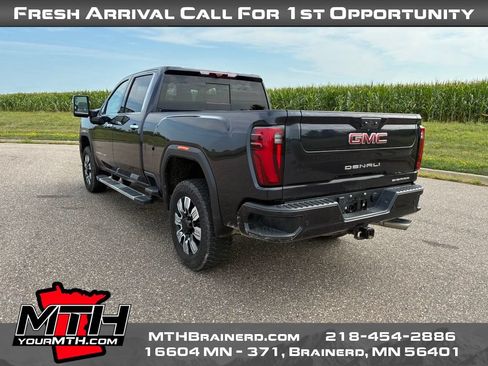 Used 2024 GMC Sierra 2500 Denali w/ Technology Package AWD/4WD image 6