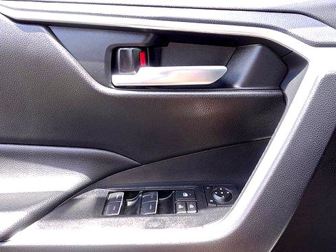 Used 2025 Toyota RAV4 XLE AWD/4WD image 11