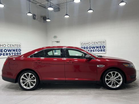 Used 2018 Ford Taurus Limited image 9
