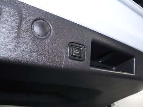 Used 2024 Chevrolet Equinox LT image 17