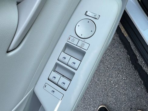 New 2026 Hyundai Kona SE image 17