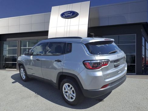 Used 2021 Jeep Compass Sport FWD image 3