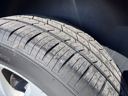 Used 2017 Chevrolet Traverse LT w/ Style and Technology Package image 32