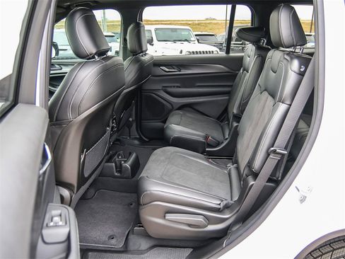 New 2025 Jeep Grand Cherokee L Altitude image 25