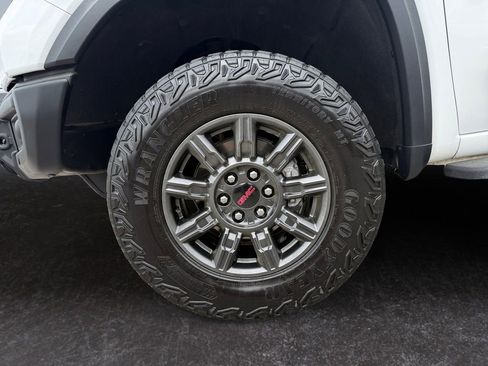 Used 2024 GMC Sierra 1500 AT4X image 9