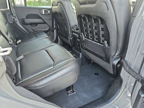 Used 2022 Jeep Wrangler Unlimited Rubicon AWD/4WD image 15