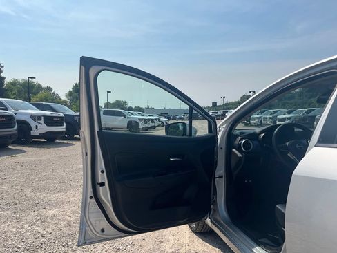 Used 2025 Nissan Versa SV FWD image 16