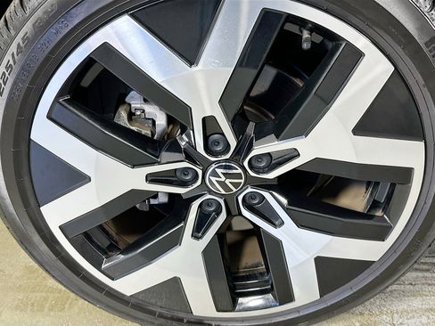 Used 2023 Volkswagen Taos SEL image 32