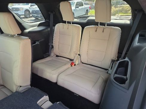 Certified 2018 Ford Explorer XLT image 17