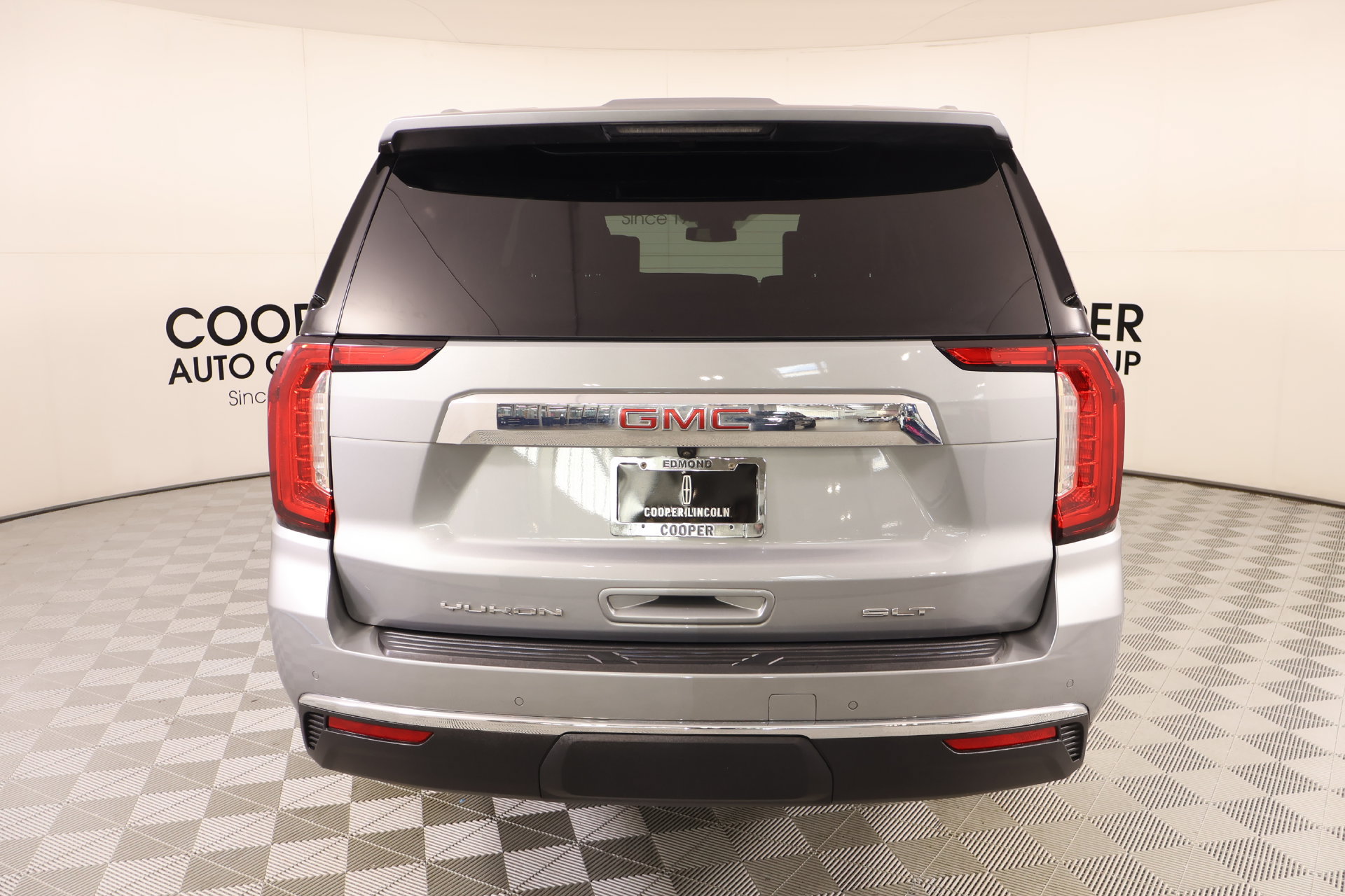 Used 2024 GMC Yukon XL SLT w/ SLT Luxury Package AWD/4WD image 23