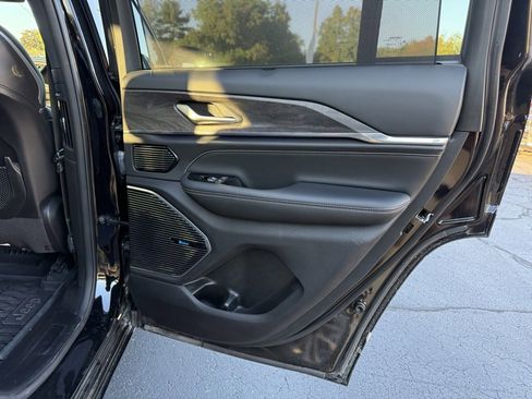 Used 2023 Jeep Grand Cherokee Overland w/ Advanced Protech Group III image 18