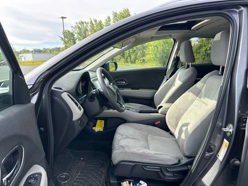 Used 2019 Honda HR-V EX image 9