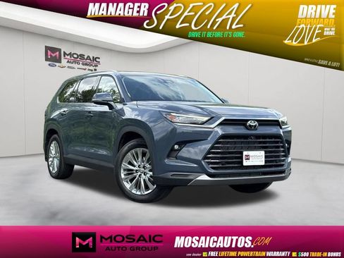 Used 2025 Toyota Grand Highlander AWD image 1