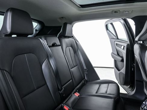 Certified 2025 Volvo XC40 B5 Plus image 23