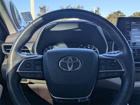 Used 2020 Toyota Highlander Limited image 22