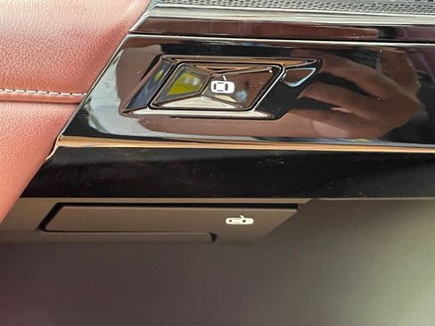 Used 2023 BMW i7 xDrive60 AWD/4WD image 18