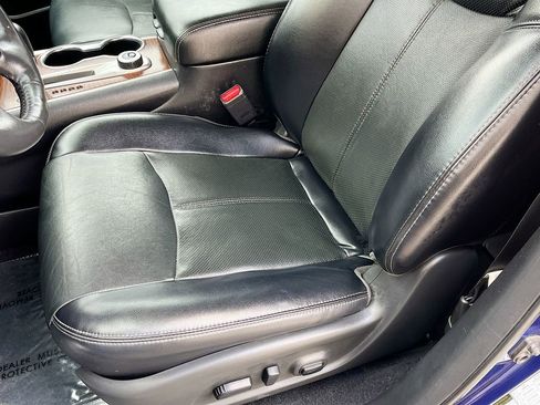 Used 2020 Nissan Pathfinder Platinum image 19